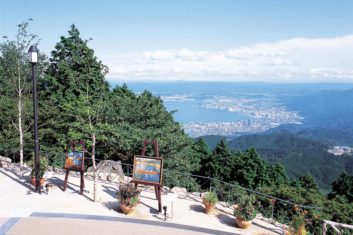 琵琶湖の眺望、比叡山の自然、名画のコラボレーションも
