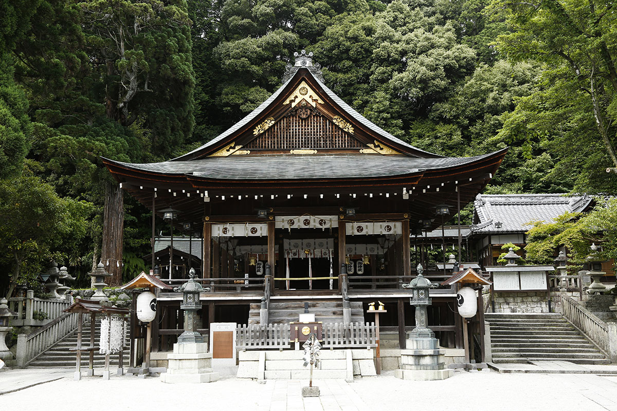 建立は鎌倉時代と伝えられる拝殿