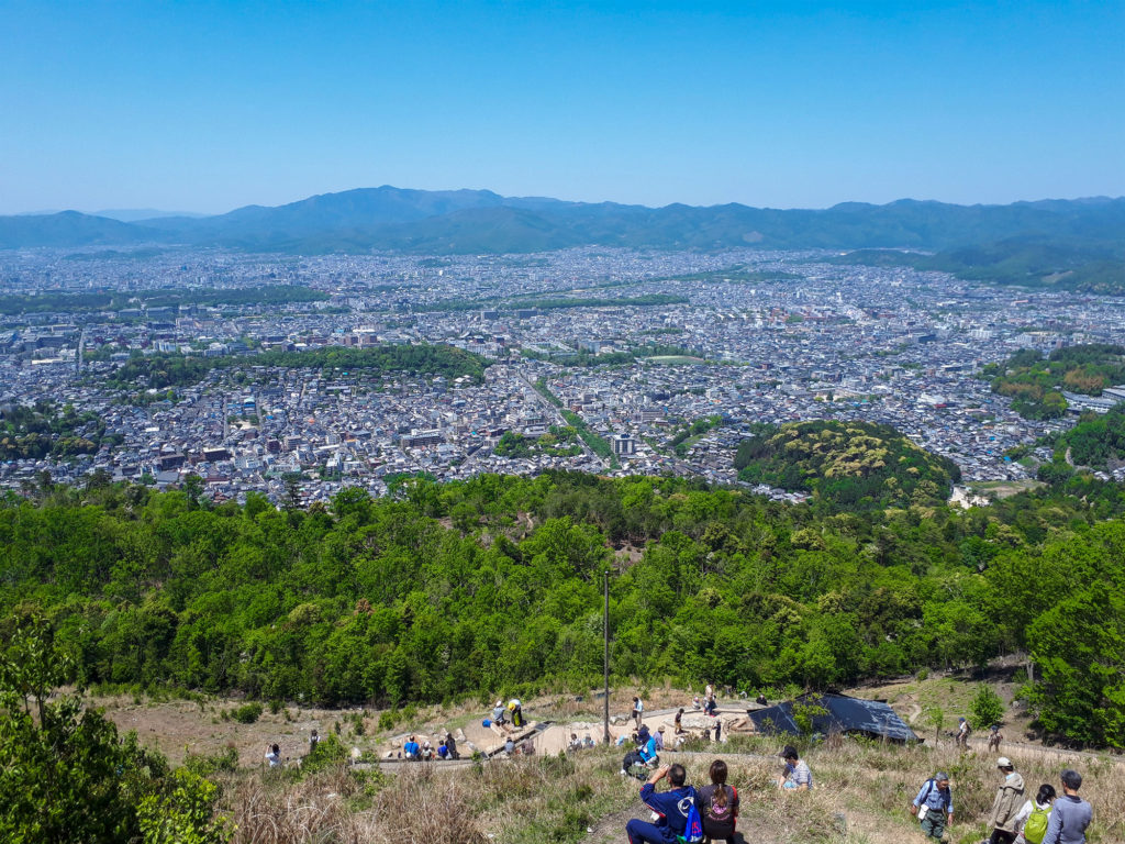 京 でかけよう Vol 送り火の 大 の字に立つ 大文字山ハイキング Foresight